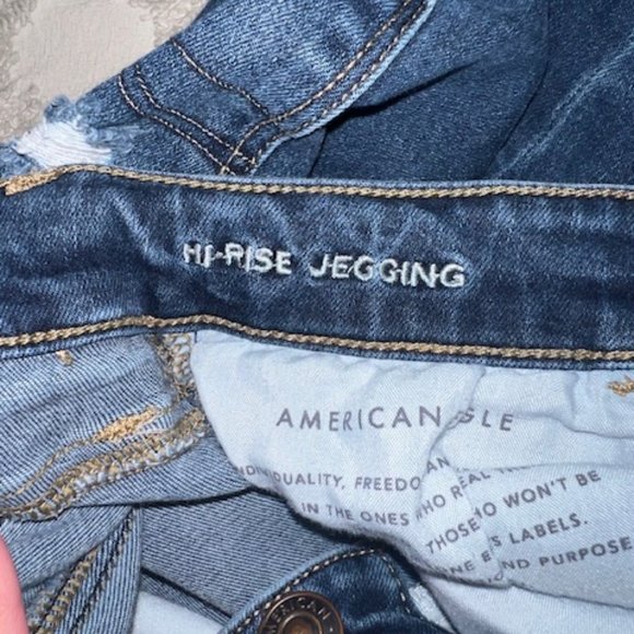 American Eagle Outfitters, distressed hi-rise jegging, size 6 short - Picture 3 of 5